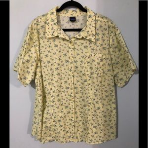 Casual floral button-down shirt with pocket